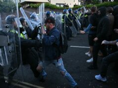 Pobúrenie nad videom zo zatýkania umierajúceho študenta britskou políciou | Protesty Pobúrenie nad videom zo zatýkania umierajúceho študenta britskou políciou | Protesty