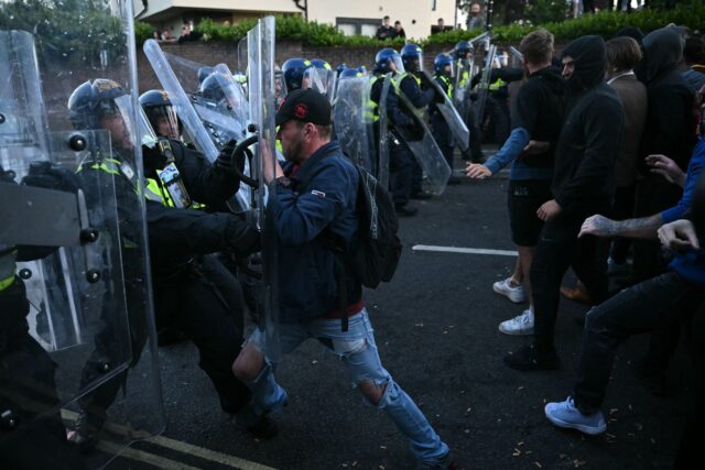Pobúrenie nad videom zo zatýkania umierajúceho študenta britskou políciou | Protesty
