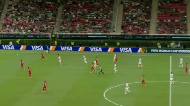 Kontroverzia okolo predaja lístkov na majstrovstvá sveta vo futbale dosiahla nové minimum po viditeľných fľakoch prázdnych miest len ​​v druhom zápase.