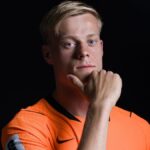 Tottenham chce toto leto získať holandského stredného obrancu Jana Paula van Heckeho z Brightonu