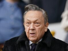 Pornografické impérium Davida Sullivana, sídlo za 75 miliónov libier a neuveriteľné čisté imanie David Sullivan vo vyhlásení s okamžitou platnosťou oznámil svoju rezignáciu z postu predsedu a riaditeľa West Hamu.