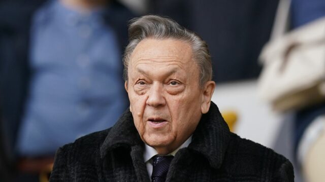 David Sullivan vo vyhlásení s okamžitou platnosťou oznámil svoju rezignáciu z postu predsedu a riaditeľa West Hamu.