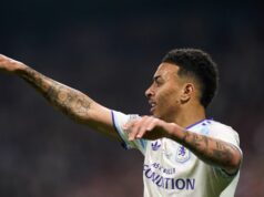Postoj Arsenalu k dvojitému prestupu Morgana Rogersa a Eliho Juniora Kroupiho vysvetlil po sláve titulu Morgana Rogersa hľadá Arsenal v letnom prestupovom období