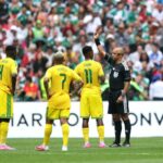 Pravidlá pozastavenia majstrovstiev sveta, pretože Mexiko vs Juhoafrická republika vidí tri červené karty