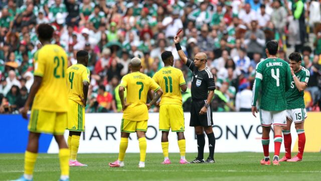 Pravidlá pozastavenia majstrovstiev sveta, pretože Mexiko vs Juhoafrická republika vidí tri červené karty
