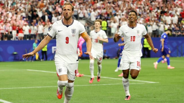ARLINGTON, TEXAS - 17. JÚNA: Angličan Harry Kane č. 9 oslavuje po strelení penalty za prvý gól svojho tímu počas zápasu L-skupiny majstrovstiev sveta 2026 medzi Anglickom a Chorvátskom na štadióne Dallas 17. júna 2026 v Arlingtone v Texase. (Foto: Charlotte Wilson/Getty Images)