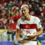 Turecko Mert Muldur vyzerá po vypadnutí jeho tímu na majstrovstvách sveta skľúčene a v slzách