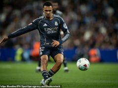 Predná trojka v hodnote 200 miliónov libier, cieľ tímu Man United Mateus Fernandes v strede poľa a TRI hviezdy Realu Madrid vzadu – tento rok v lete sa neprítomná jedenástka Svetového pohára pozerá so zdvihnutými nohami Trent Alexander-Arnold patrí medzi hráčov, ktorí nepôjdu na MS