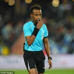 Omarovi Abdulkadirovi Artanovi (34), špičkovému somálskemu rozhodcovi, bol odmietnutý vstup do USA po 11-hodinovom imigračnom rozhovore.