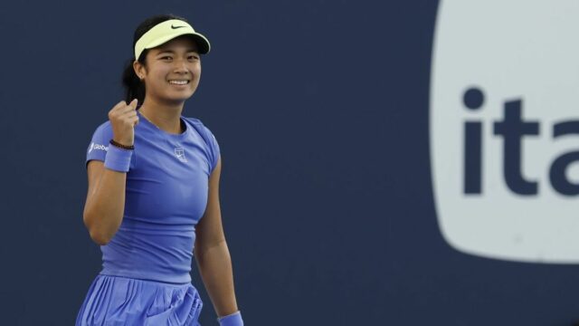 Prehľad WTA: Alexandra Eala ohromuje Elenu Rybakinu v Berlíne 21. marca 2026; Miami Gardens, FL, USA; Alexandra Eala (PHI) oslavuje po zápase proti Magde Linette (POL) (nie je na obrázku) v piaty deň Miami Open 2026 na Hard Rock Stadium. Povinný kredit: Geoff Burke-Imagn Images