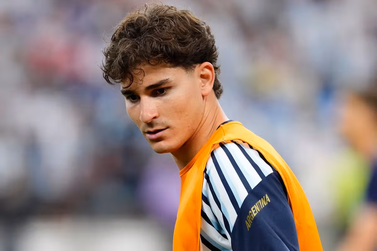 Atlético Madrid vydalo ďalšie vyhlásenie o budúcnosti prestupového cieľa Arsenalu Juliana Alvareza