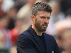 Prestupové ciele 17 Man United Michael Carrick bude na majstrovstvách sveta hodiť svoj zrak MANCHESTER, ANGLICKO - 17. MÁJ: Michael Carrick, manažér Manchestru United na postrannej čiare počas zápasu Premier League medzi Manchestrom United a Nottingham Forest na Old Trafford 17. mája 2026 v Manchestri v Anglicku. (Foto: Nigel French/Sportsphoto/Allstar cez Getty Images)