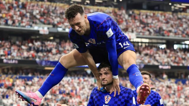 Prestupové správy NAŽIVO: eso z majstrovstiev sveta v Man Utd, Martin Baturina z Chorvátska počas zápasu L-skupiny Majstrovstiev sveta vo futbale 2026 medzi Anglickom a Chorvátskom na štadióne Dallas 17. júna 2026 v Dallase v Spojených štátoch