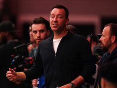 Prevzatie legendy Chelsea Johna Terryho sa po zverejnení oficiálneho vyhlásenia zrútilo Legenda Chelsea John Terry rokuje o prevzatí s Colchester United.