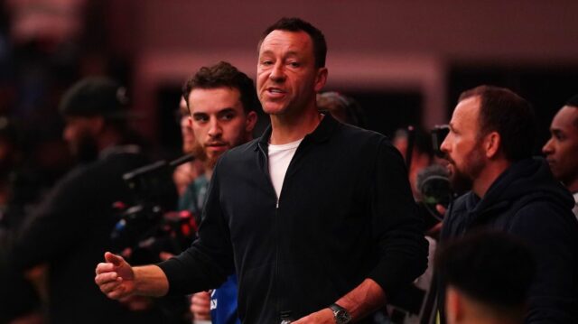Prevzatie legendy Chelsea Johna Terryho sa po zverejnení oficiálneho vyhlásenia Legenda Chelsea John Terry rokuje o prevzatí s Colchester United.