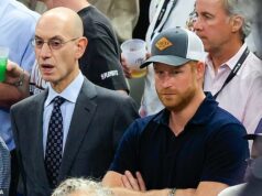 Princ Harry sa prekvapivo objavil na finále NBA bez Meghan Markleovej… osem radov dozadu z hviezdnych sedadiel na kurte Princ Harry sedel vedľa komisára NBA Adama Silvera počas piateho zápasu finále NBA v San Antoniu