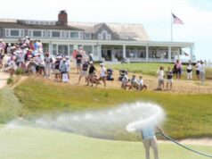 Prvé kolo US Open prerušené pre hmlu 17. júna 2026; Southampton, New York, USA; Pozemná posádka polieva green na jamke 18 počas cvičného kola na golfový turnaj US Open. Povinný kredit: Bill Streicher-Imagn Images