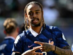 Prvý kontrakt Xabiho Alonsa s Chelsea ‚rozhodol‘ a Bradley Barcola dospel k nezhode Bradley Barcola oslavuje