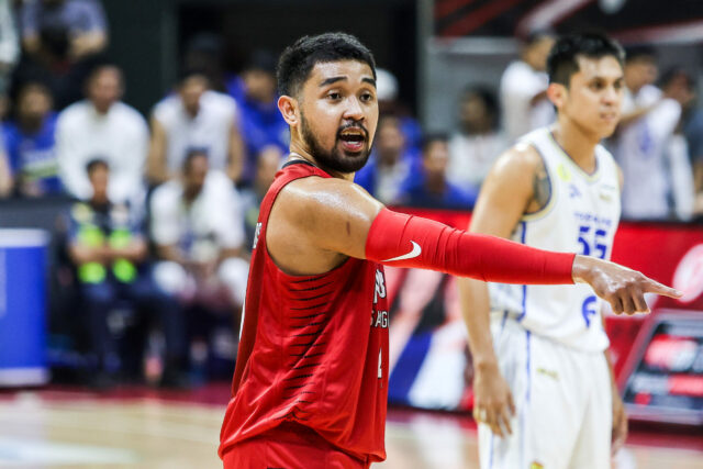 RJ Abarrientos Barangay Ginebra Gin Kings počas zápasu 1 proti TNT Tropang 5G vo finále PBA Commissioner's Cup 2026