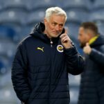 José Mourinho počas svojho posledného zápasu ako manažér Fenerbahce