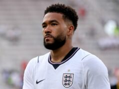 Reece James varuje fanúšikov Anglicka, že frustrácii z majstrovstiev sveta sa nedá vyhnúť Reece James #24 z Anglicka tlieska fanúšikom