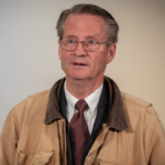 Reprezentant Tim Burchett pri rozhovore s novinármi mimo dozorného výboru Snemovne reprezentantov v Kapitole USA