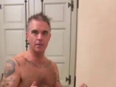 Robbie Williams sa vyzliekol do spodnej bielizne, keď Anglicko vyhralo prvý zápas Svetového pohára robbieho Williamsa