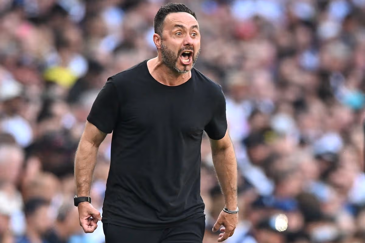 Roberto De Zerbi, hlavný tréner Tottenhamu Hotspur, reaguje počas zápasu Premier League medzi Tottenhamom Hotspur a Evertonom na štadióne Tottenham Hotspur 24. mája 2026 v Londýne v Anglicku.