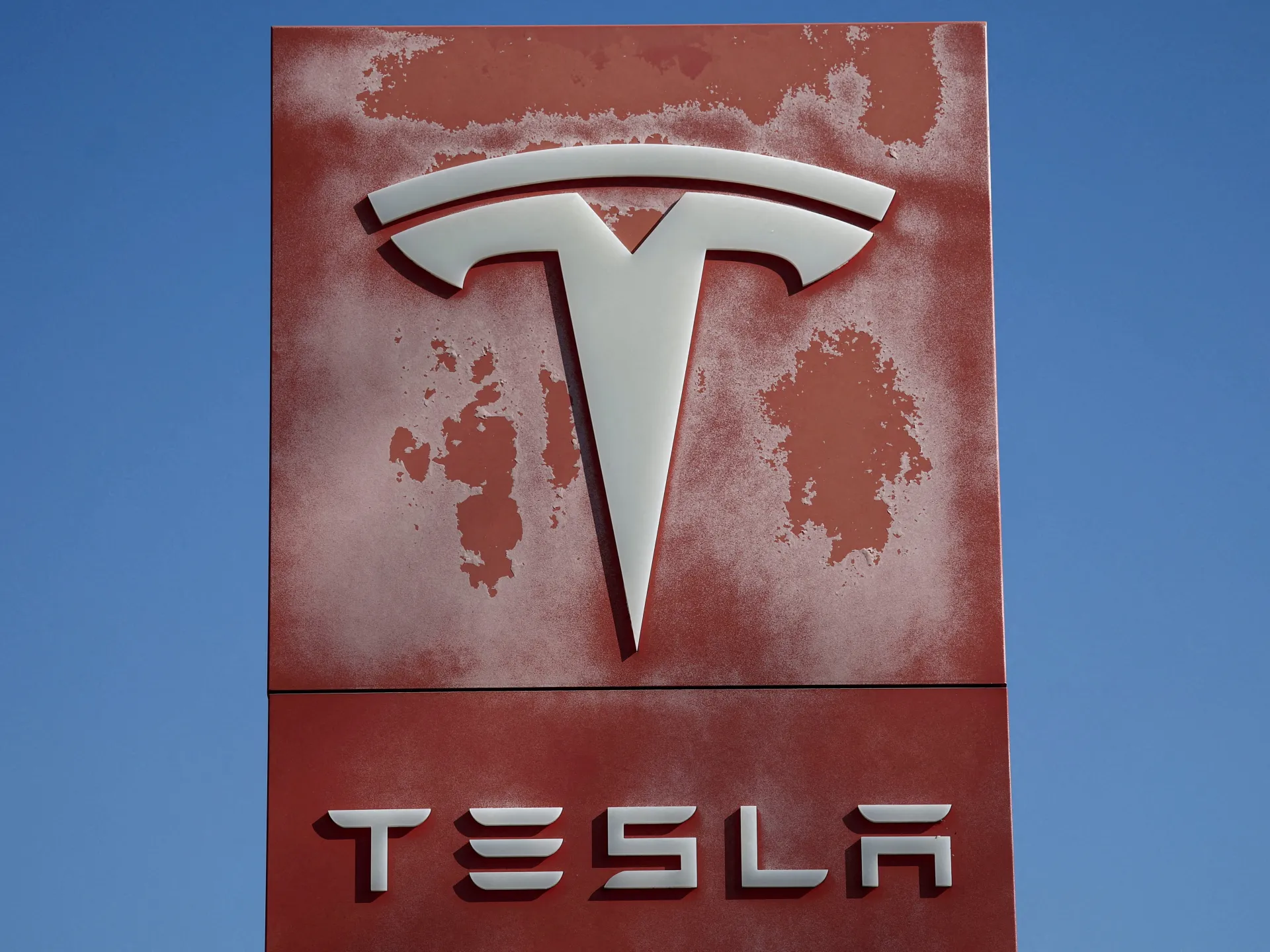 Rodina žaluje Teslu za neoprávnenú smrť pri havárii autopilota v Texase, USA | Správy Elona Muska