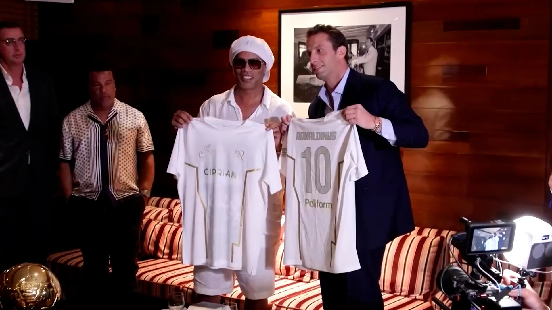 Ronaldinho sa prekvapivo vracia do futbalu vo veku 46 | Futbal