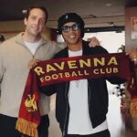 Ronaldinho sa vracia! Brazílska ikona, 46, podpísala zmluvu s treťoligovým talianskym klubom 11 ROKOV po odchode do dôchodku - nebude si však šnurovať topánky, pretože je odhalená jedinečná úloha v tíme