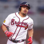 16. júna 2026; Atlanta, Georgia, USA; Chytač Atlanta Braves Drake Baldwin (30) zasiahol v prvej smene v Truist Parku proti San Francisco Giants. Povinný kredit: Brett Davis-Imagn Images