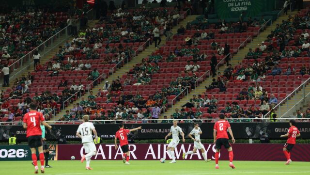Rozzúrení fanúšikovia Anglicka odpálili FIFA, pretože Gianni Infantino si „zaslúži“ Prázdne miesta v Mexiku pre Južnú Kóreu vs Česká republika