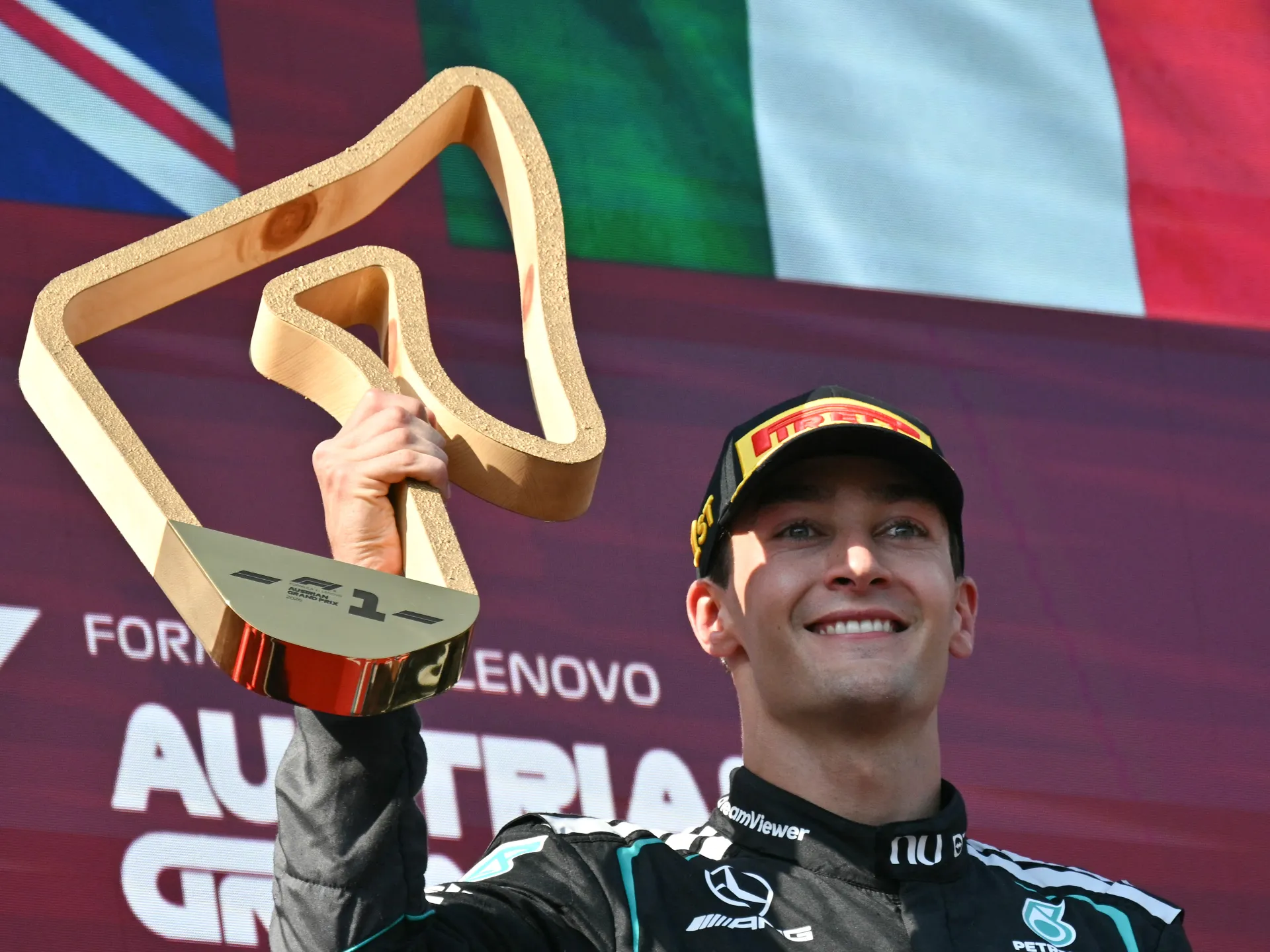 Russell porazil Verstappena na VC Rakúska a zvýšil tak nádej na titul v F1 | Novinky z motoristického športu