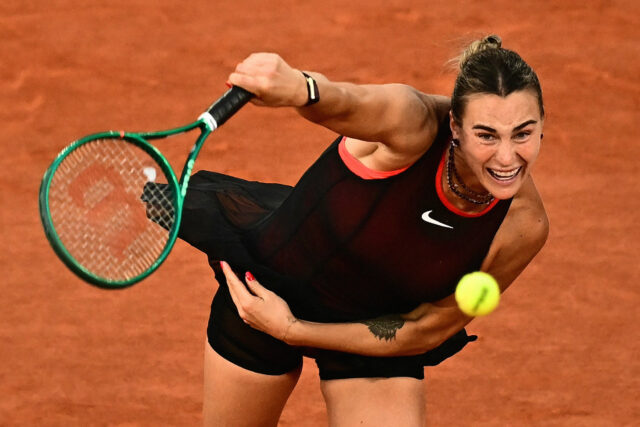 Sabalenková prekonala Osaku a dostala sa do štvrťfinále French Open Svetová jednotka Aryna Sabalenková porazila svoju štvornásobnú grandslamovú šampiónku Naomi Osakaovú v pondelňajšom nočnom zápase v dvoch setoch o postup do štvrťfinále French Open.