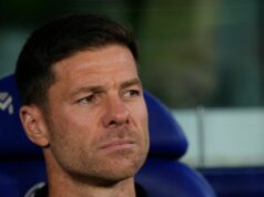 Sága prestupov Chelsea pokračuje, pretože Xabi Alonso musel čakať na neočakávaných 120 miliónov libier Nastupujúci manažér Chelsea Xabi Alonso