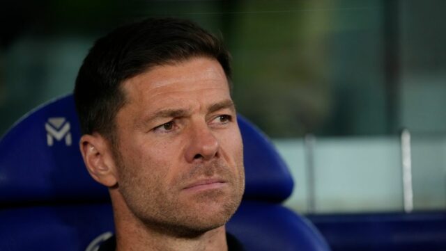 Sága prestupov Chelsea pokračuje, pretože Xabi Alonso musel čakať na Nastupujúci manažér Chelsea Xabi Alonso