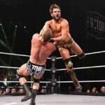 Myles Borne v akcii proti Johnnymu Garganovi počas akcie NXT v St. Louis, Missouri