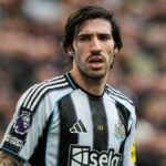 Sandro Tonali z Newcastlu United hrá počas zápasu Premier League medzi Newcastle United a Evertonom v St. James's Park v Newcastle, Spojené kráľovstvo, 28. februára 2026