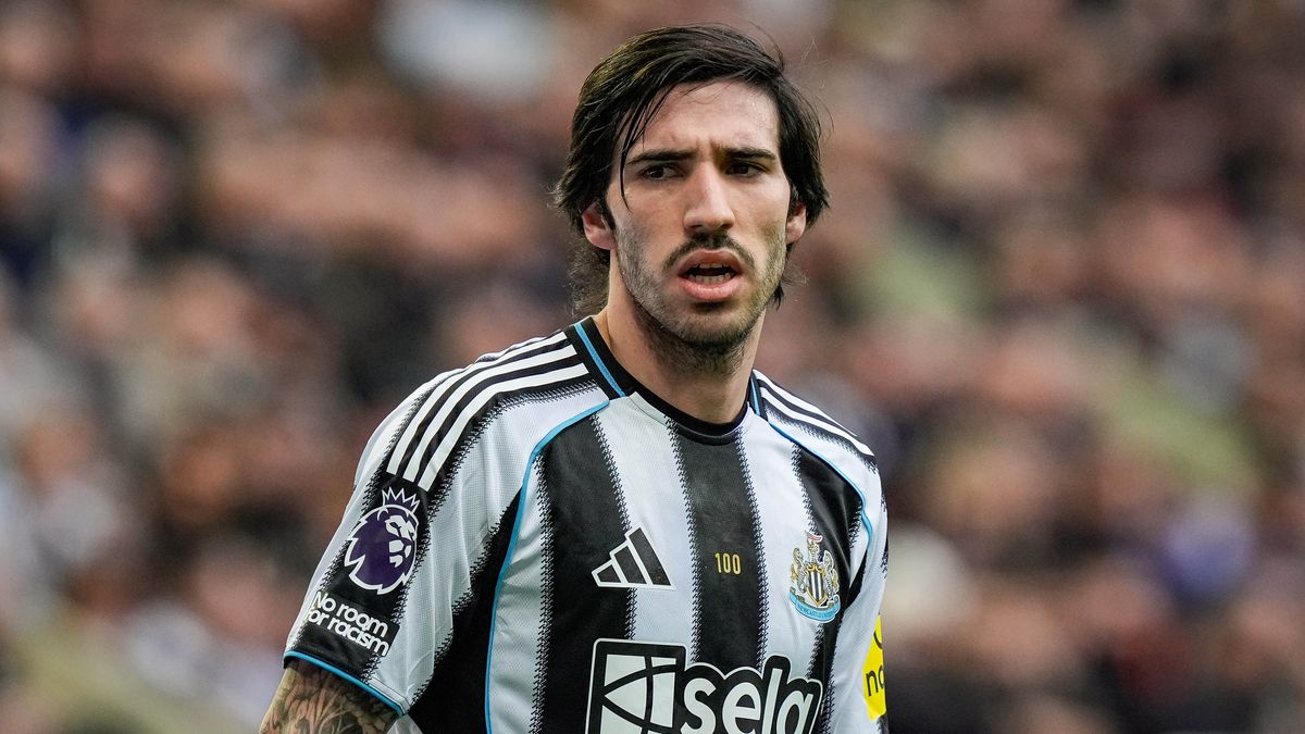 Sandro Tonali z Newcastlu United hrá počas zápasu Premier League medzi Newcastle United a Evertonom v St. James's Park v Newcastle, Spojené kráľovstvo, 28. februára 2026