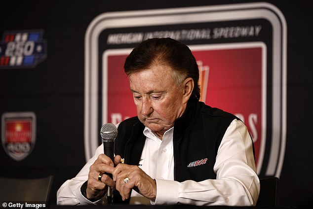 Šéf NASCAR Kylea Buscha urobil srdcervúce vyhlásenie pri prvom verejnom Majiteľ tímu NASCAR Richard Childress prelomil mlčanie nad smrťou Kylea Buscha