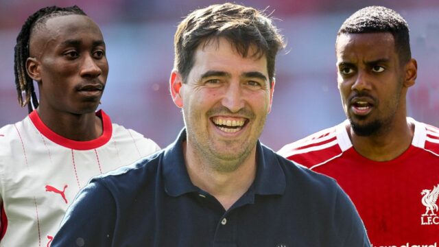 Andoni Iraola počas zápasu Premier League medzi Nottingham Forest a Bournemouth na City Ground v Nottinghame.
