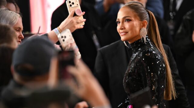 Šikovné odkazy na Tottenham Hotspur vpísané do nového hitu hollywoodskeho Jennifer Lopez hrá v novom filme Netflix s názvom Office Romance, ktorý má veľa odkazov na Tottenham Hotspur