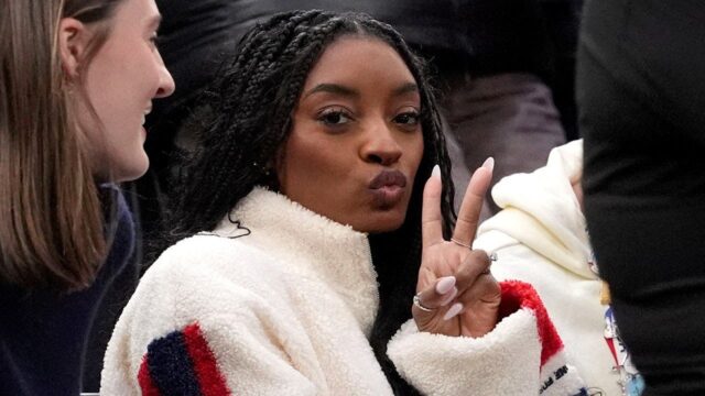 Simone Bilesová odmieta vysvetliť záhadnú zdravotnú krízu na prahu smrti Simone Bilesová odmieta vysvetliť záhadnú zdravotnú krízu na prahu smrti