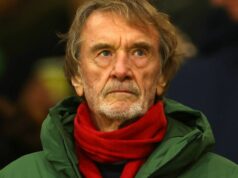 Sir Jim Ratcliffe si zaistil zvýšenie o 18,2 milióna libier, keďže spolumajiteľ Man United sa vyhýba nočnej more Spolumajiteľ Manchestru United Sir Jim Ratcliffe sleduje zápas Premier League medzi Wolverhampton Wanderers a Manchestrom United.