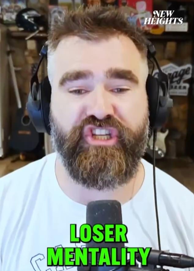 Skandály amerických fanúšikov z majstrovstiev sveta sú online zosmiešňované, pričom Hviezda NFL Jason Kelce kritizoval amerických fanúšikov za ich „porazenú mentalitu“ a skandovanie