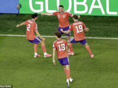 Škótsko 1:0 na Haiti: Škóti sú na čele C-skupiny po tom, čo si pripísali prvé víťazstvo na Svetovom pohári po 36 rokoch vďaka odrazenému zásahu Johna McGinna v prvom polčase… bolo to škaredé a namáhavé, ale bude im to jedno John McGinn strelil jediný gól, keď Škótsko porazilo Haiti 1:0 pri návrate na majstrovstvá sveta