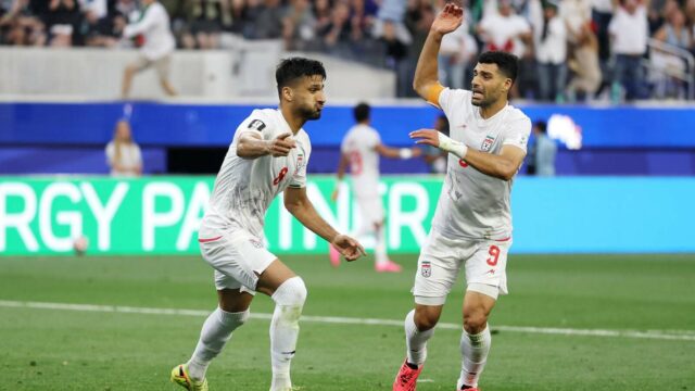 Sľub prezidenta FIFA Gianniho Infantina iránskym hráčom v šatni po otvorení majstrovstiev sveta
