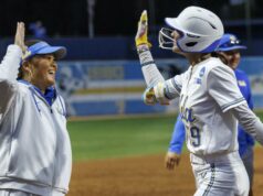 Softbaloví tréneri UCLA inšpirujú najplodnejší útok v krajine Softbaloví tréneri UCLA inšpirujú najplodnejší útok v krajine