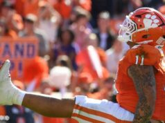 Správa: Náčelníci súhlasia s podmienkami prvého kola DT Peter Woods Defenzívny zákrok Clemson Tigers Peter Woods (11) oslavuje po vyhodení obrancu Duke Blue Devils Dariana Mensaha (10) v sobotu 1. novembra 2025 počas futbalového zápasu NCAA na Memorial Stadium v Clemson v Južnej Karolíne.